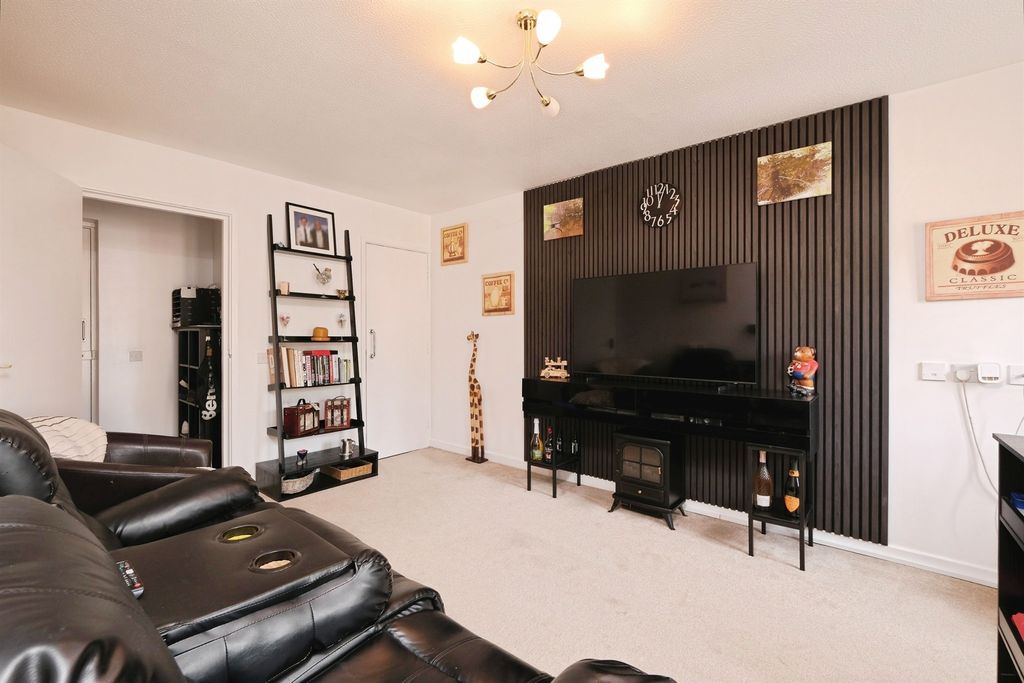 Property photo 2 of 13