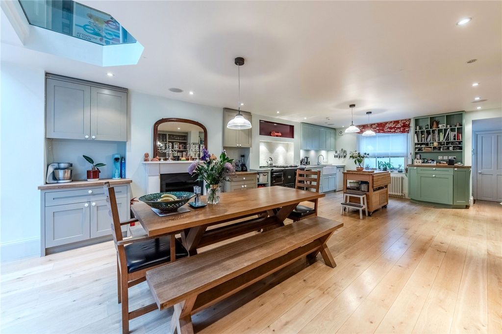 Property photo 2 of 16 Dining Area