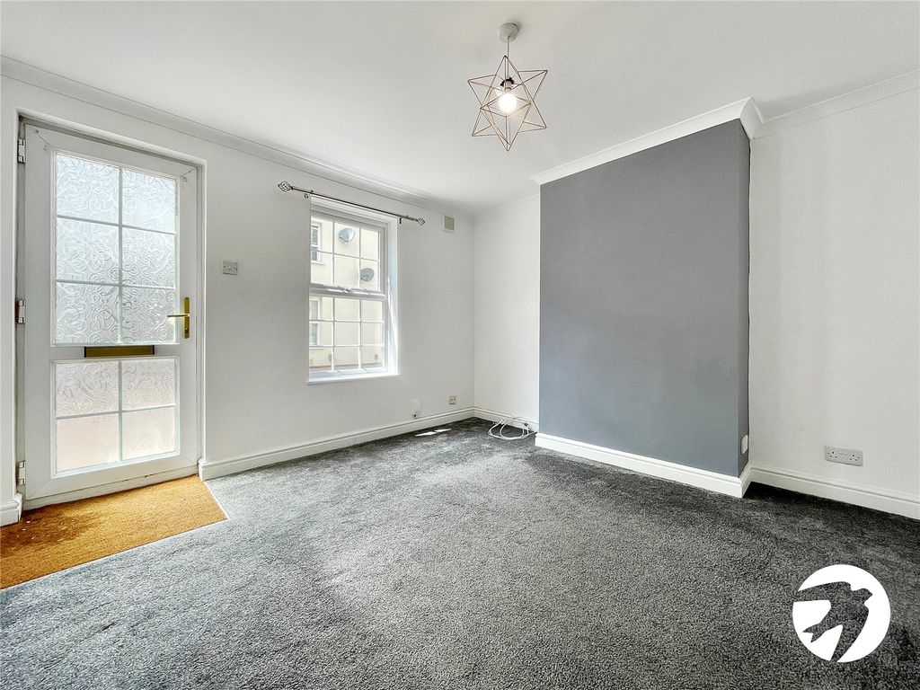 Property photo 2 of 9 Lounge