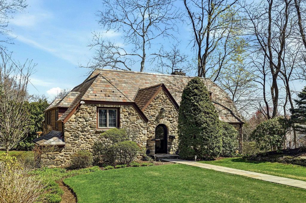 Property photo 1 of 28