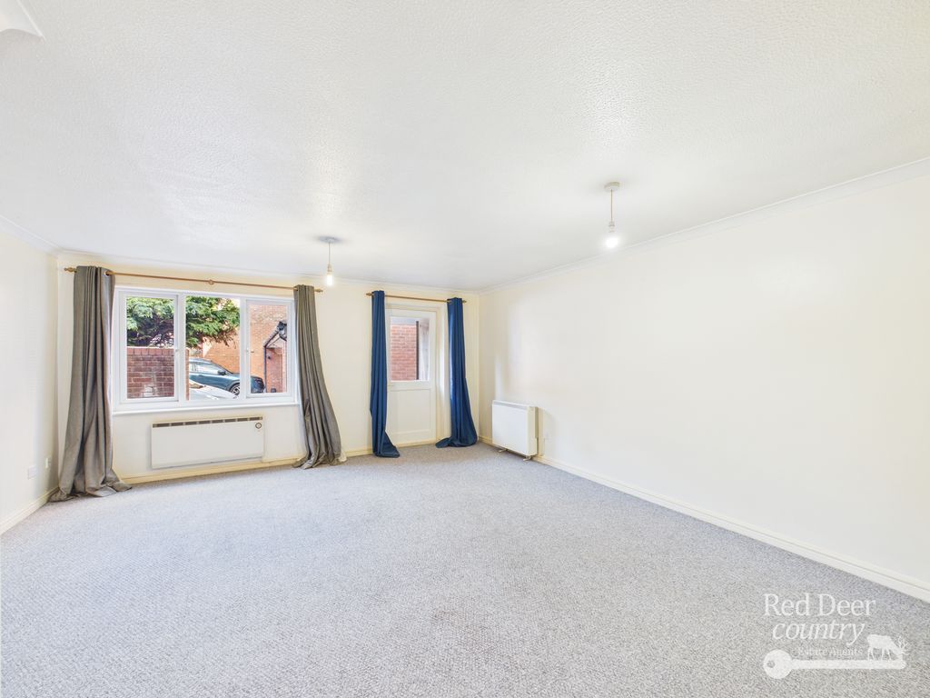 Property photo 2 of 14 Sitting Room