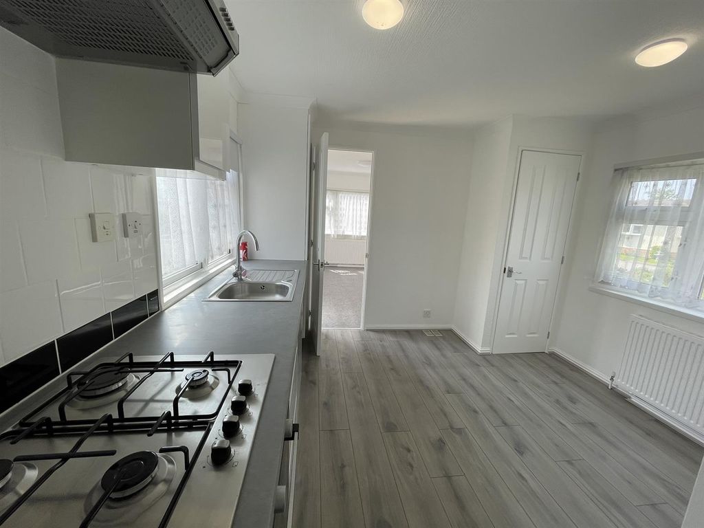 Property photo 3 of 10 Kitchen Diner