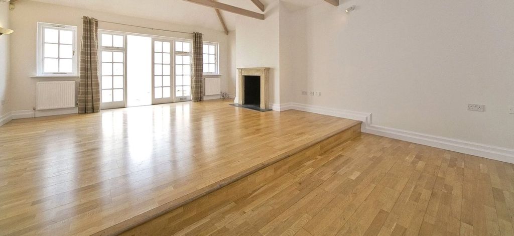 Property photo 2 of 12 Picture No. 04