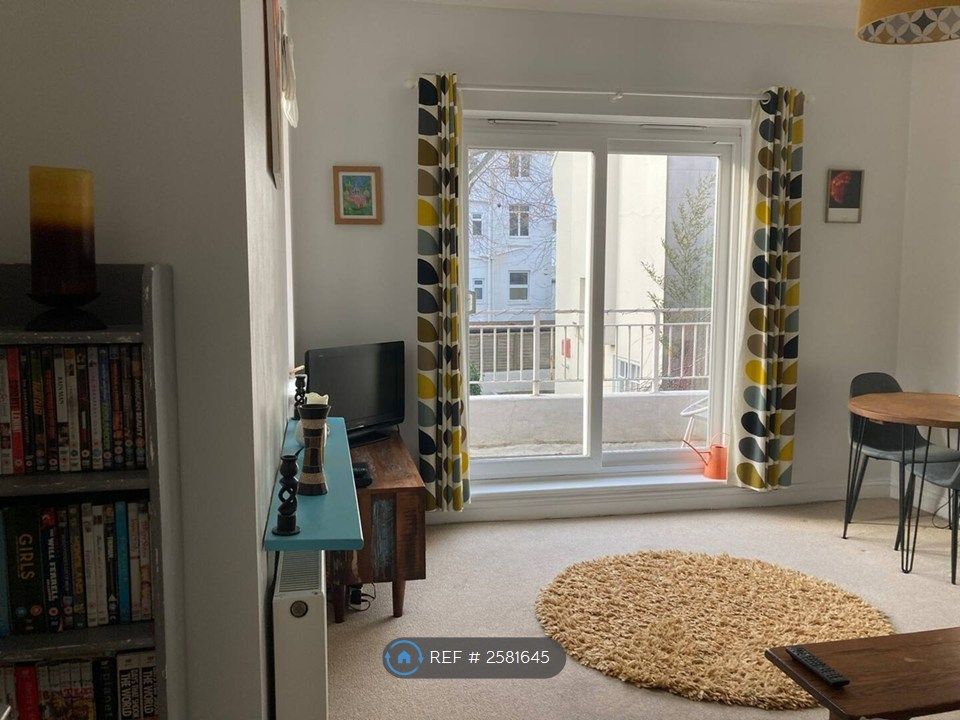 Property photo 1 of 9 Sitting Room