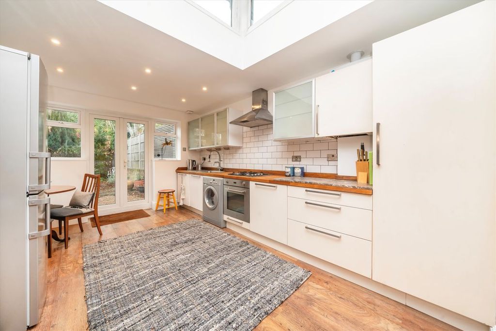 Property photo 3 of 6