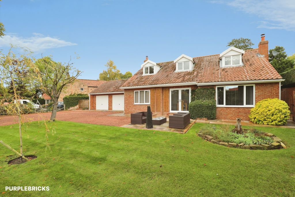 Property photo 2 of 32
