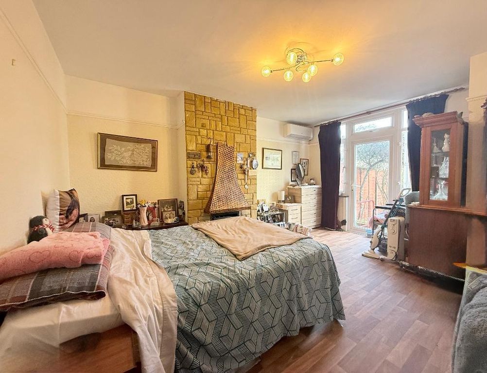 Property photo 3 of 12 Gallery