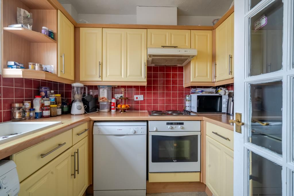 Property photo 3 of 17 Kitchen