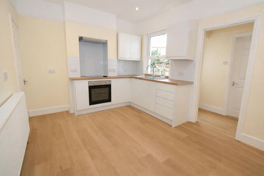 Property photo 3 of 14 Kit.Jpg