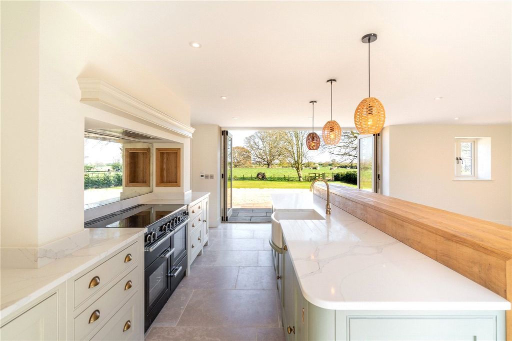 Property photo 2 of 27 The Bramleys