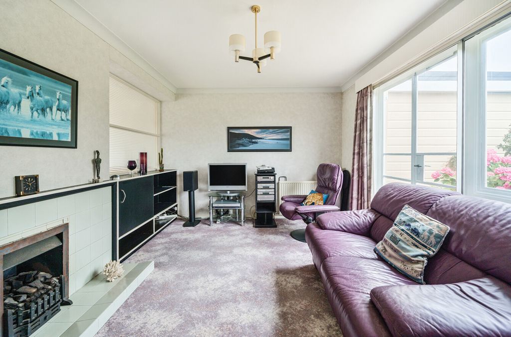 Property photo 1 of 24 1 - 1317677-12-68628d...