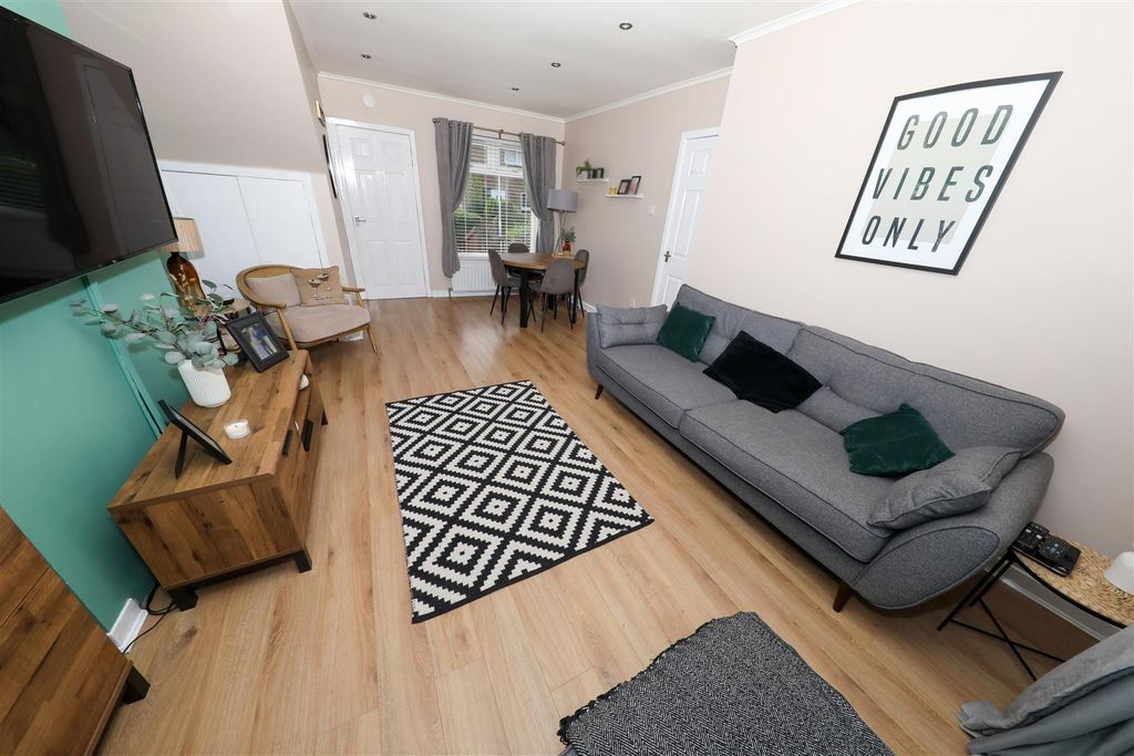 Property photo 3 of 17 c