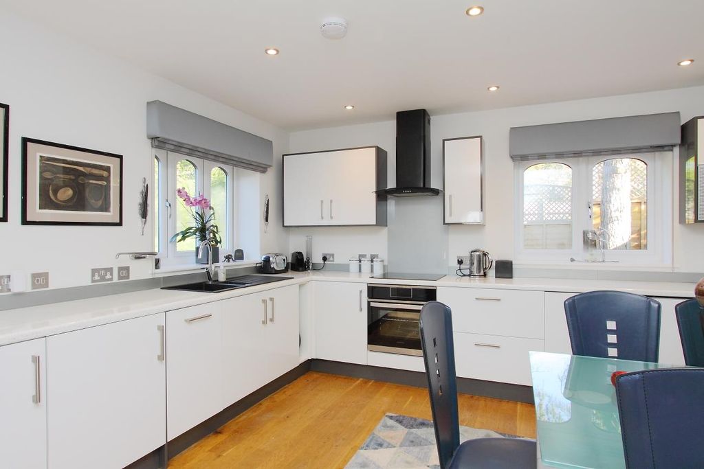 Property photo 3 of 14 Longacre Cottage Ph4.Jpg