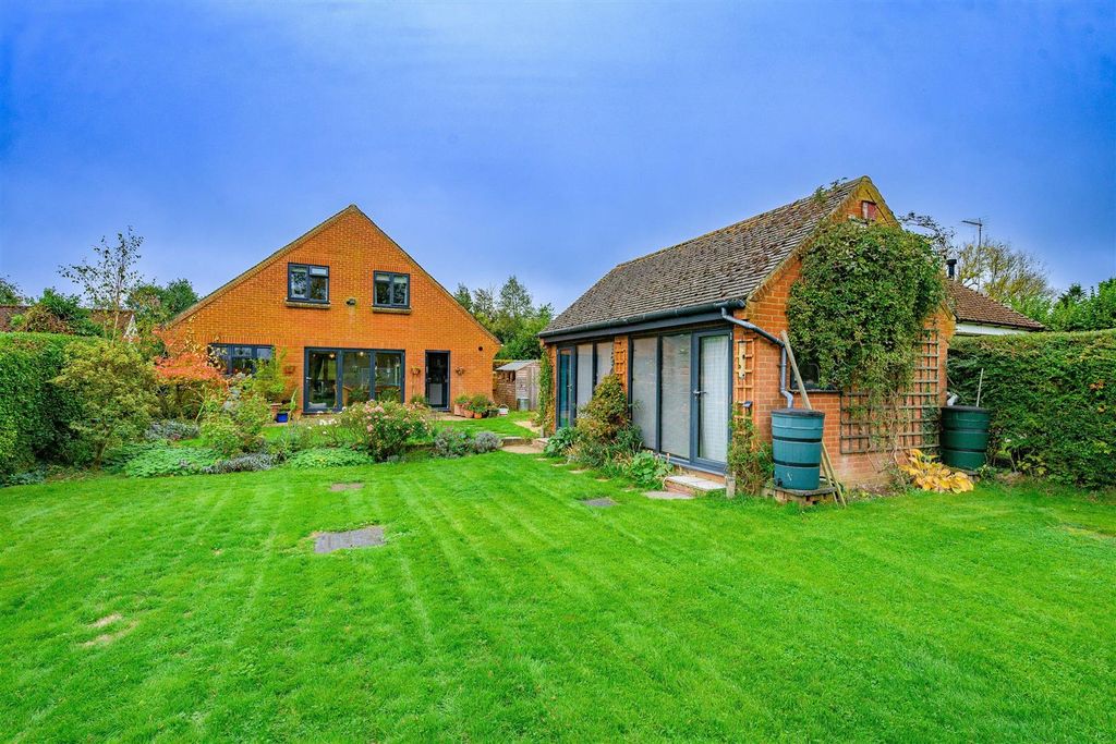 Property photo 1 of 32 Garden