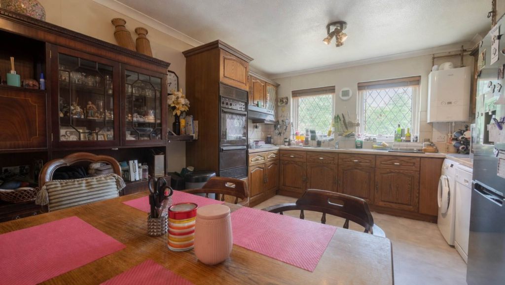 Property photo 3 of 13