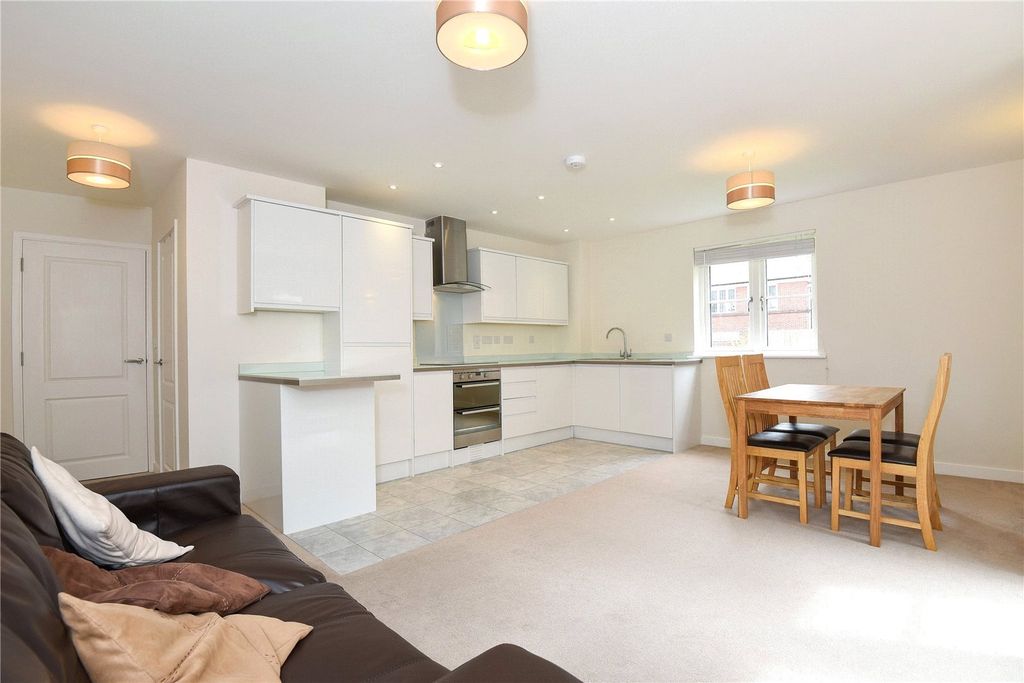 Property photo 3 of 8 Kitchen/Dining Area