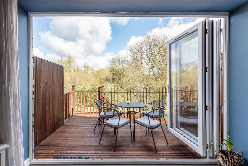 Property photo 2 of 23 Ph5_6477957.Jpg