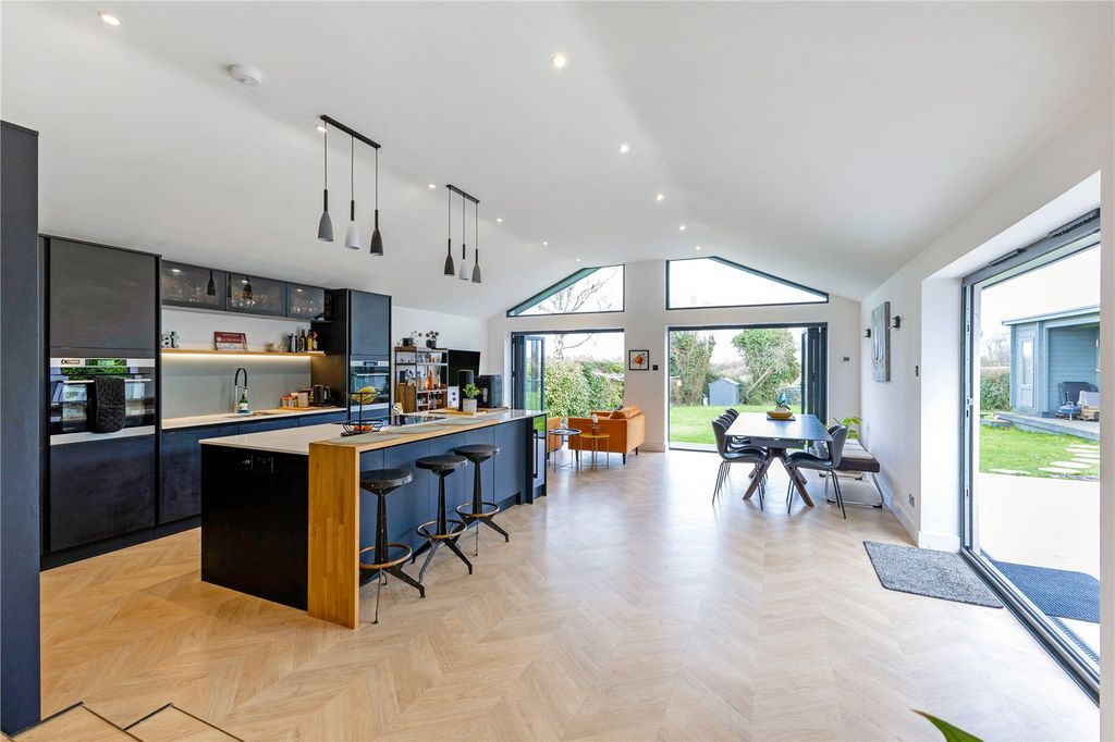 Property photo 2 of 23 Kitchen/Dining Room