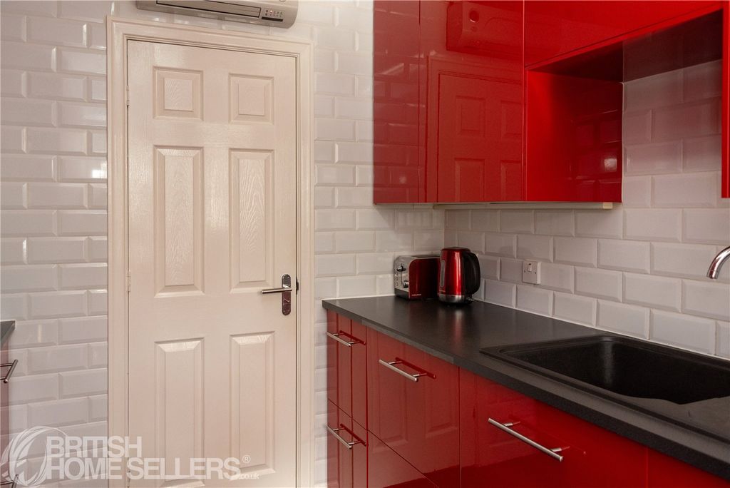Property photo 2 of 25 Picture No. 18