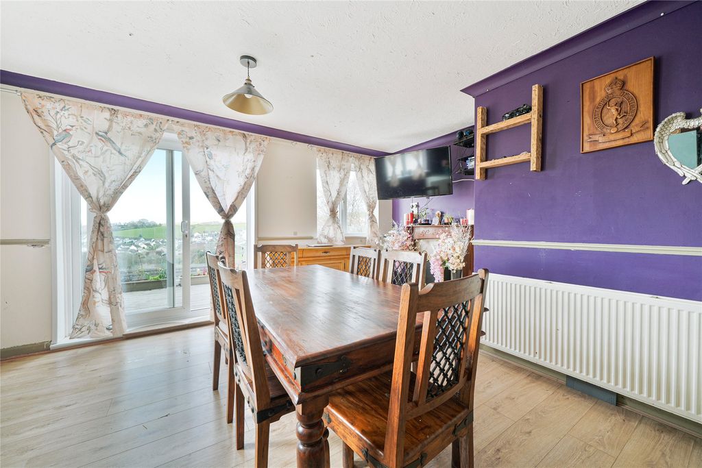 Property photo 3 of 21 Dining Room