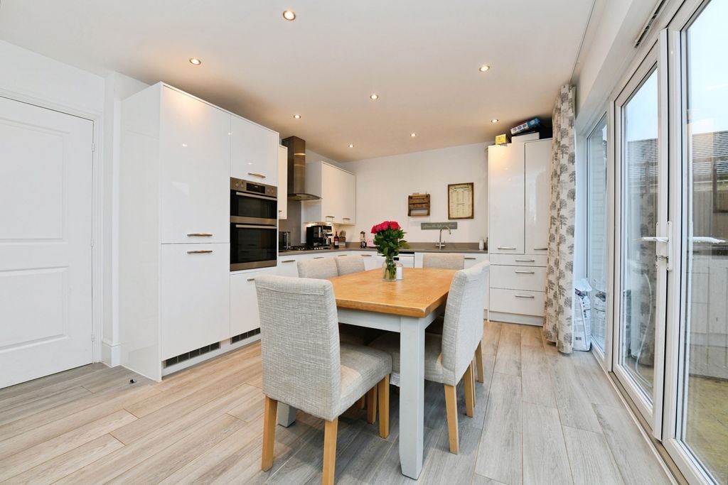 Property photo 2 of 18 Pbox-Img.Jpg