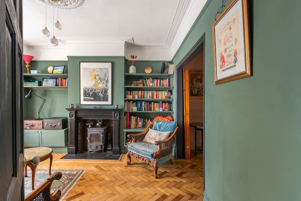 Property photo 1 of 28 0R3Rsg - Living Room F.Jpg