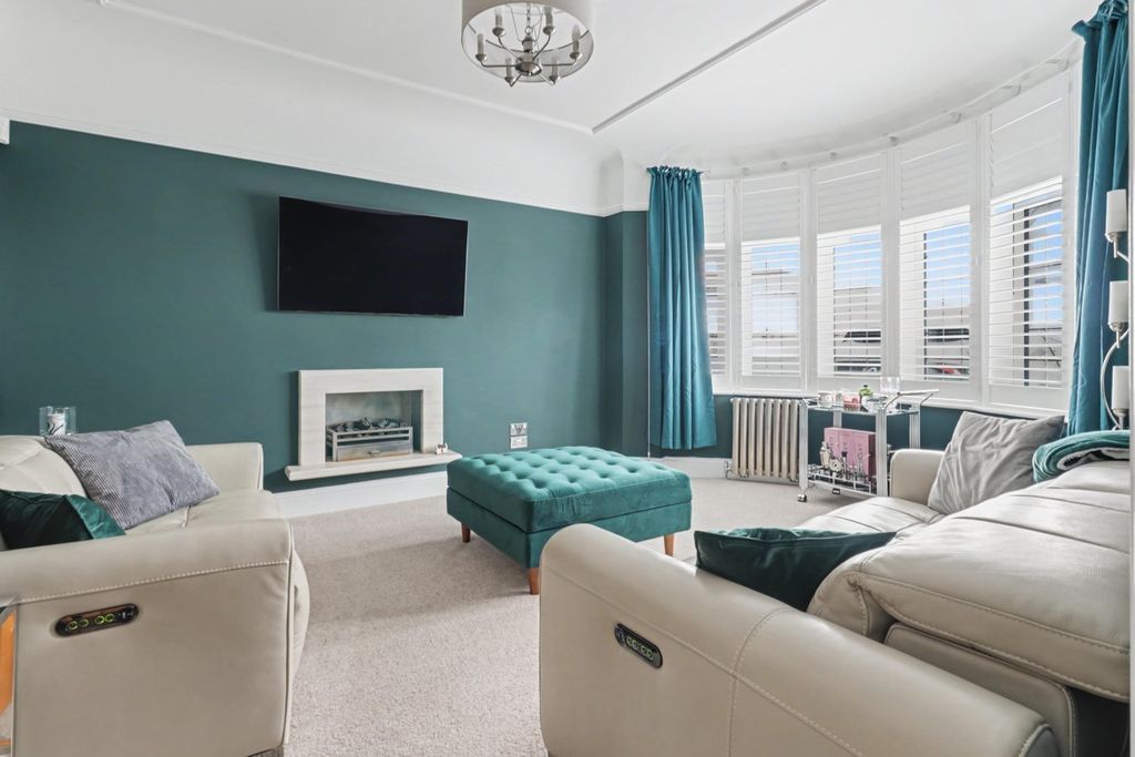 Property photo 2 of 26