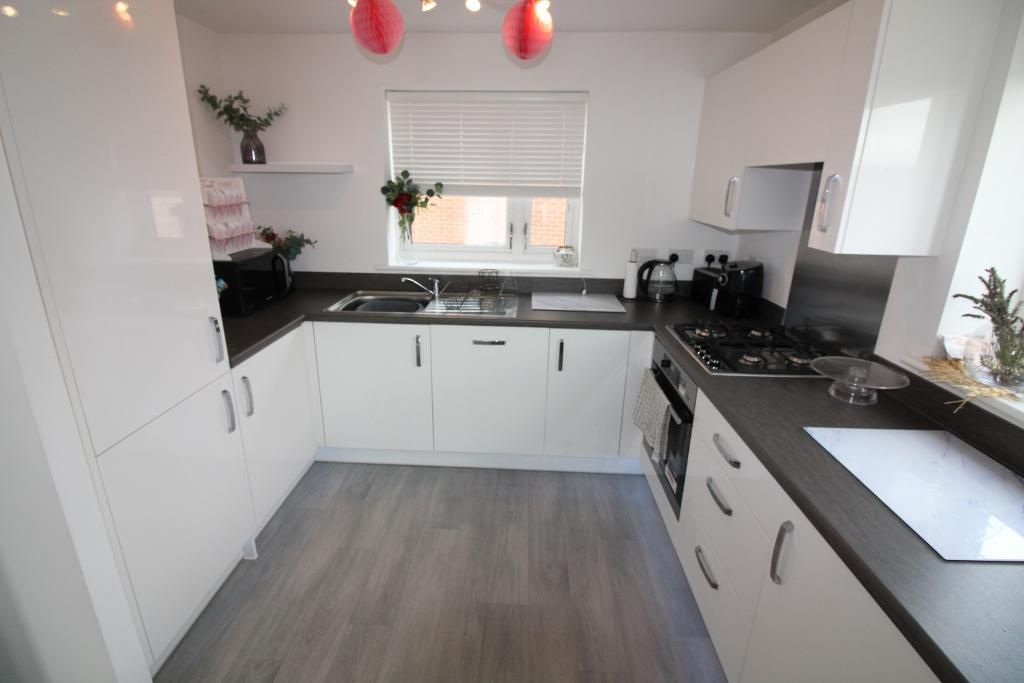 Property photo 2 of 11 Kitchen