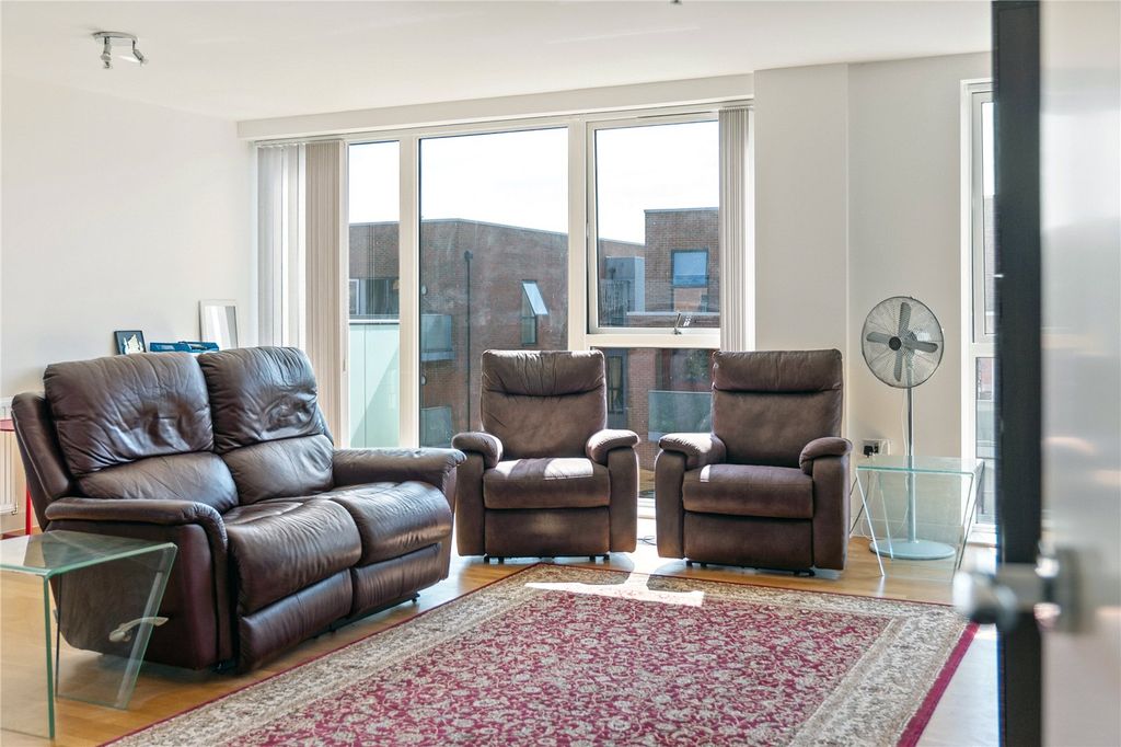 Property photo 3 of 37 Picture No. 51