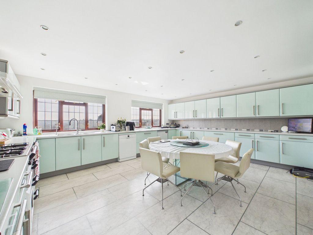 Property photo 3 of 21