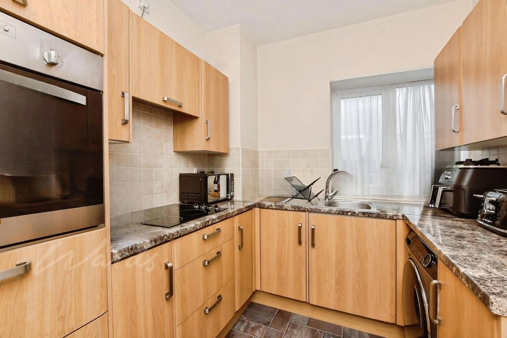Property photo 2 of 7 North 12 Kitchen Use