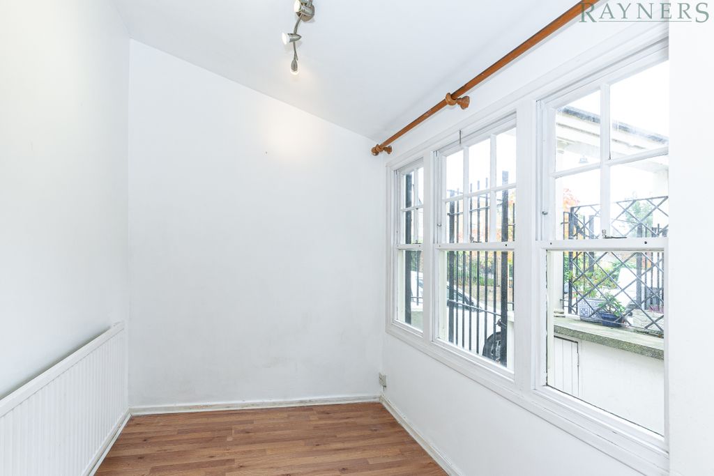 Property photo 2 of 26