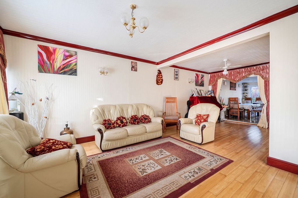 Property photo 2 of 9