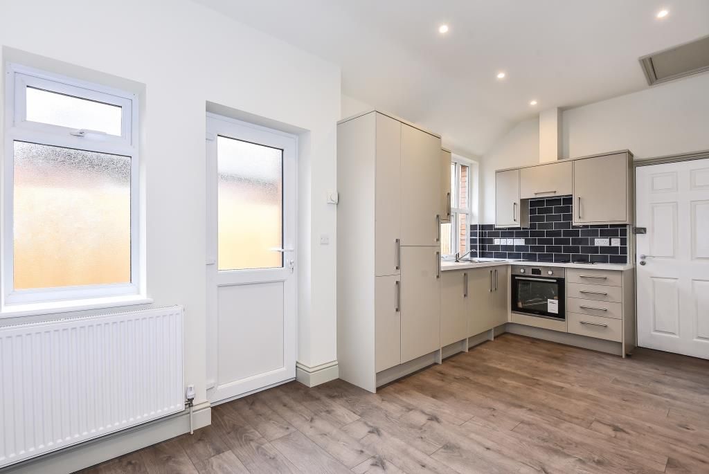 Property photo 2 of 9 Room 3