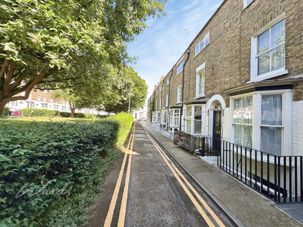 Property photo 1 of 9 Liverpool Lawn Ma...