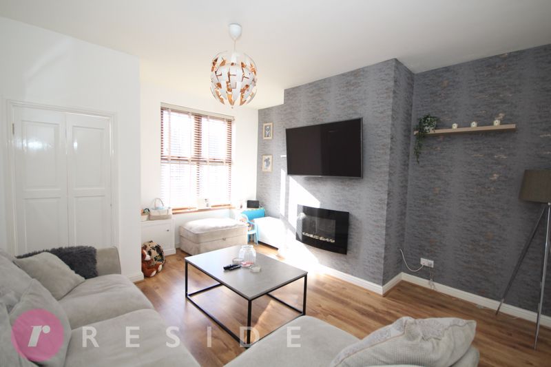 Property photo 3 of 11 Lounge