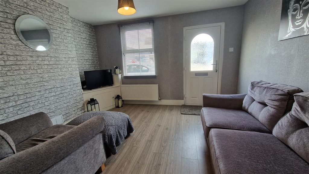 Property photo 2 of 18 Lounge