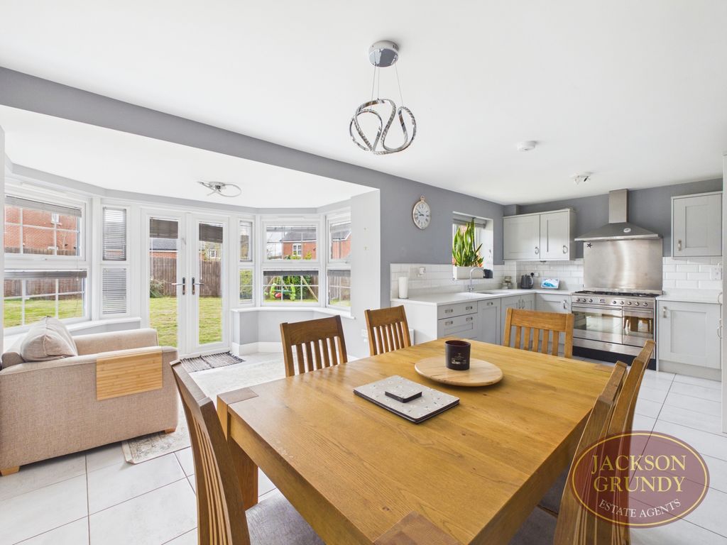 Property photo 2 of 22 Muddiman Close