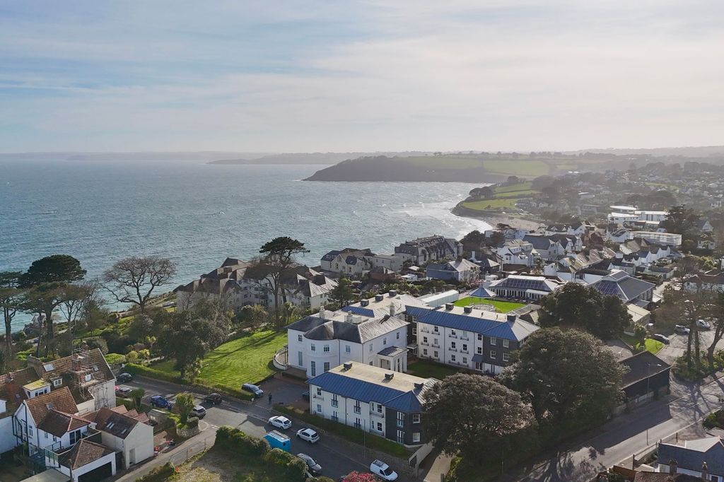 Property photo 3 of 13