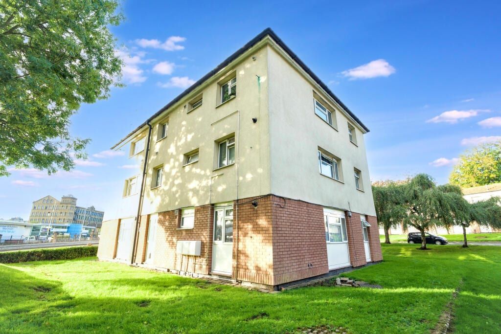 Property photo 2 of 14