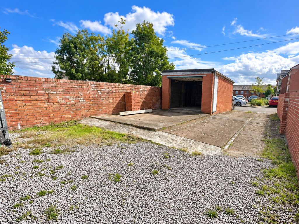 Property photo 1 of 3 Picture No. 08