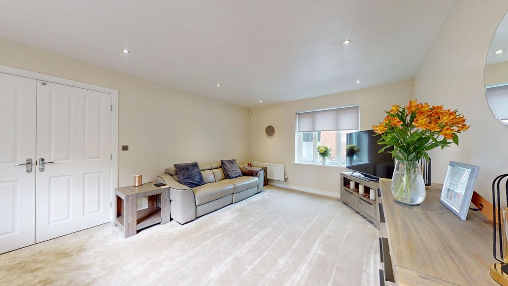 Property photo 2 of 43 5156943