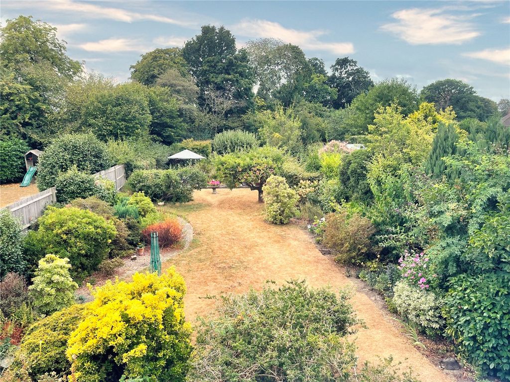 Property photo 2 of 21 Garden