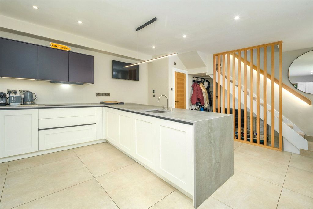 Property photo 3 of 30 Picture No. 21