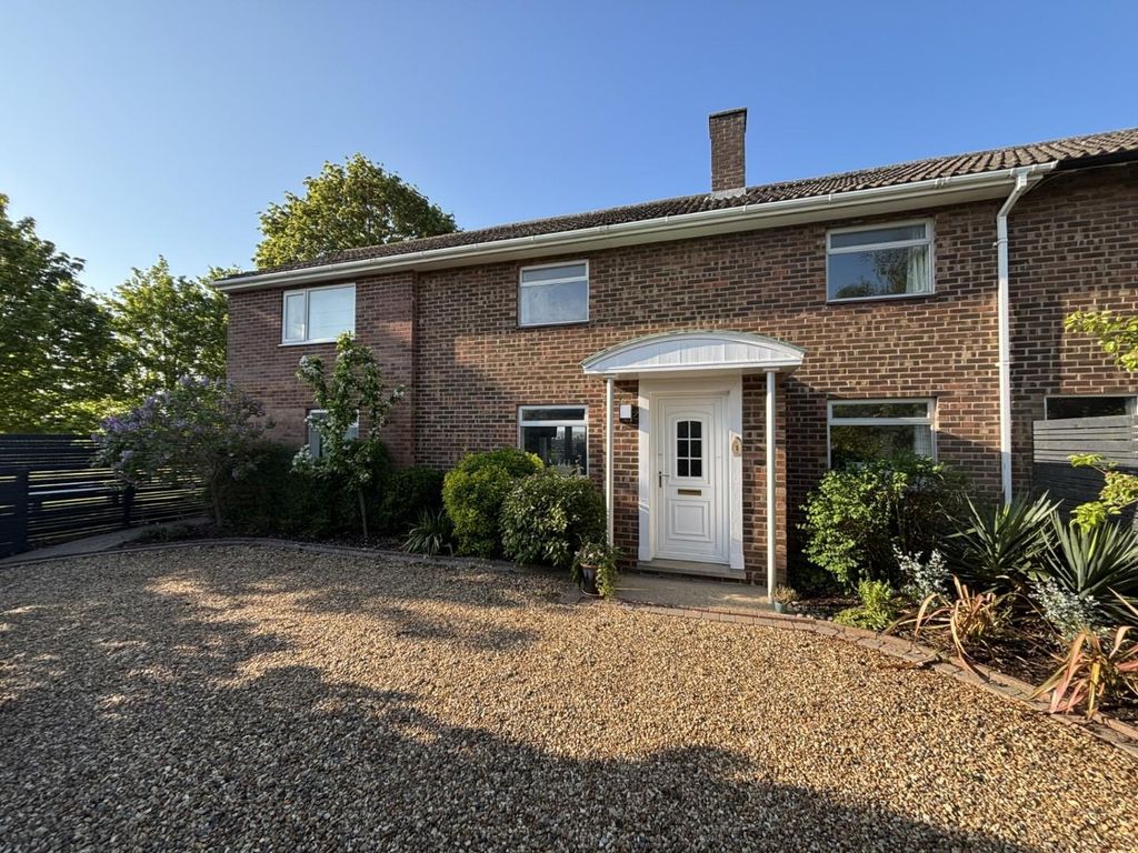 Property photo 1 of 28 1 Sladwell Close 2.Jpg