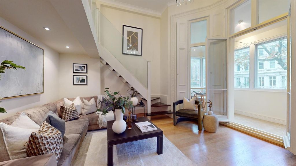 Property photo 3 of 20 Ft5 99 Qgliving2.Jpg