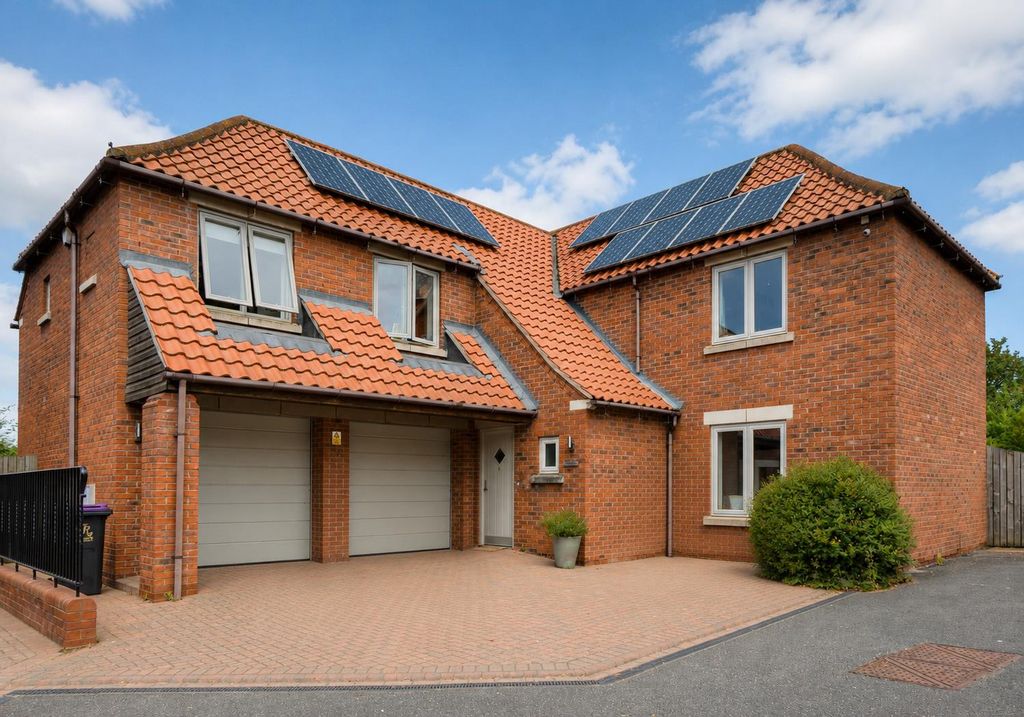 Property photo 2 of 52 3d73c4E8-884c-49A0-87B8-Deb9777E1F3B.Png