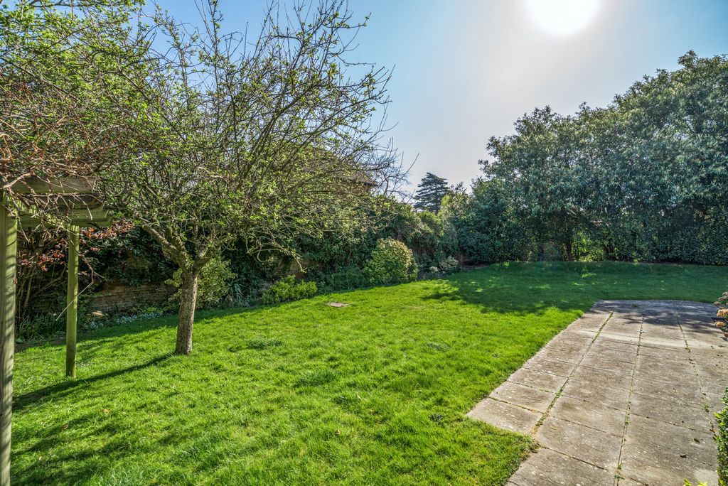 Property photo 3 of 12 Garden
