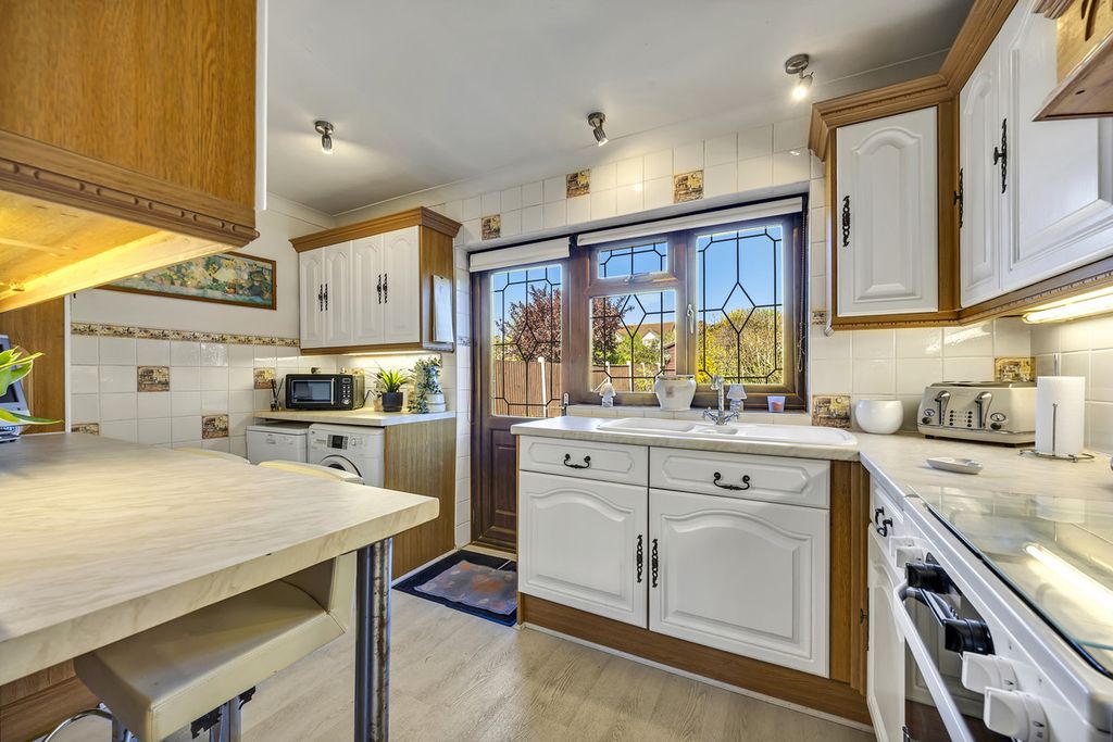 Property photo 2 of 23