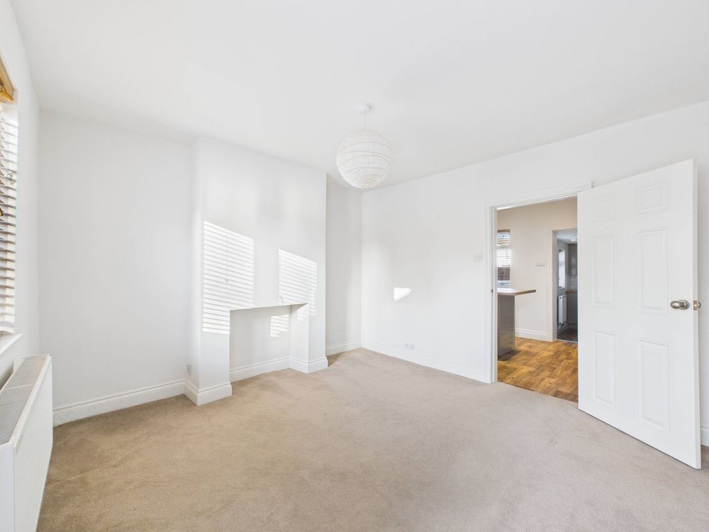 Property photo 3 of 14 Cam02536G0-Pr0030-Still001